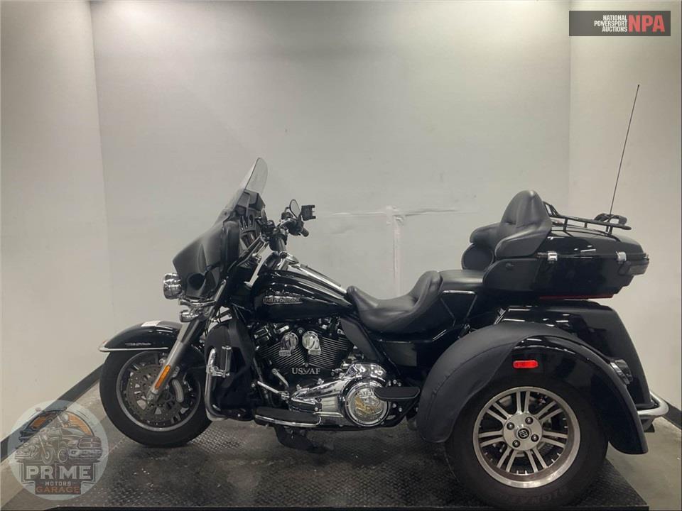2018 Harley-Davidson FLHTCUTG TRI GLIDE ULTRA — фото 3