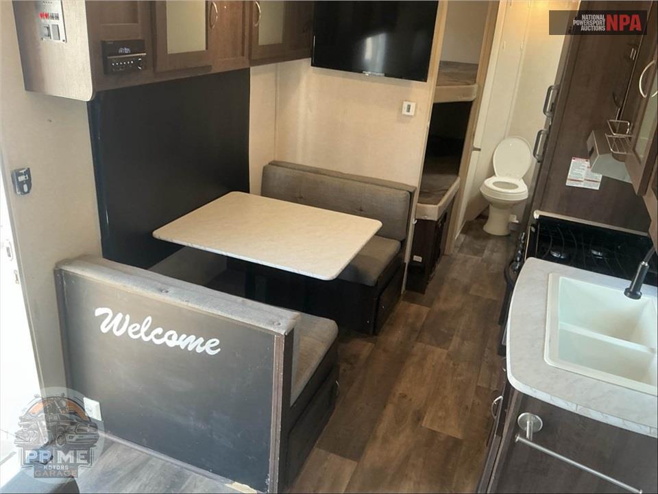 2018 Wildwood By Forest River M-261BHXL X-LITE SERIES — фото 9