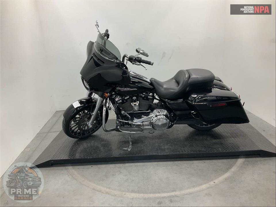 2017 Harley-Davidson FLHXS STREET GLIDE SPECIAL — фото 3