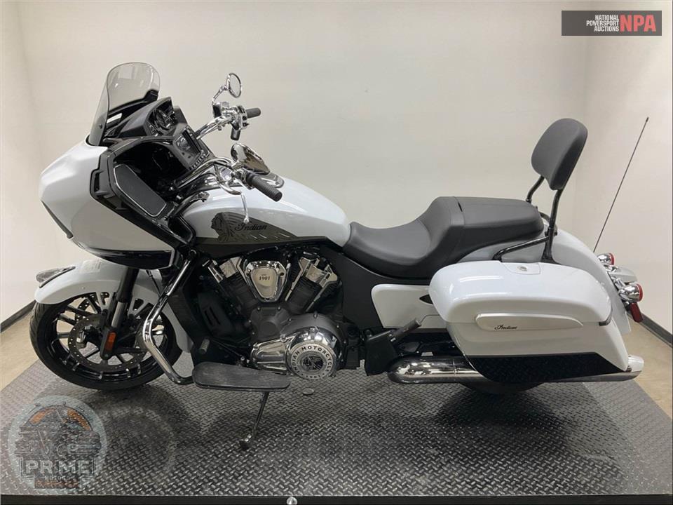 2024 Indian Motorcycle CHALLENGER LIMITED (WHITE) — фото 3