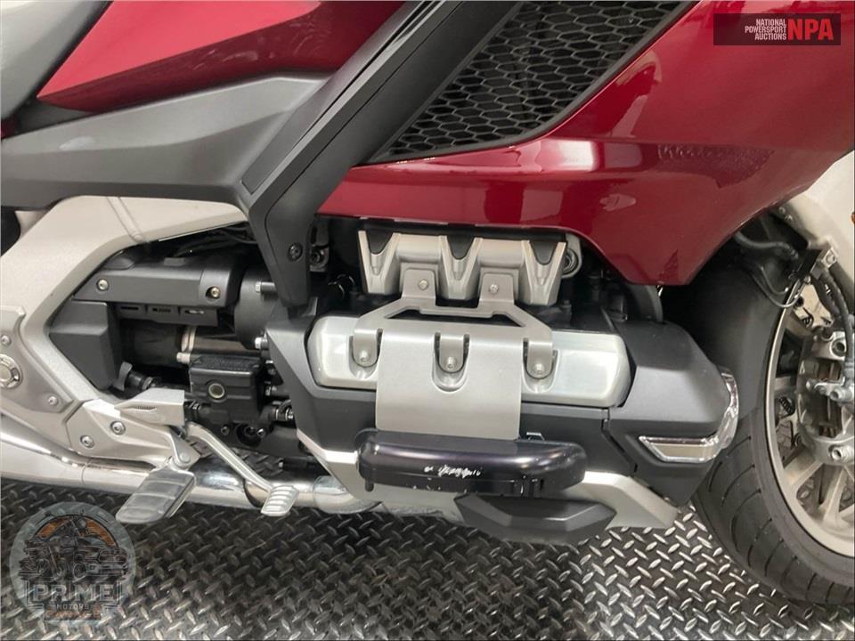 2018 Honda GL1800 GOLDWING TOUR (RED) — фото 6