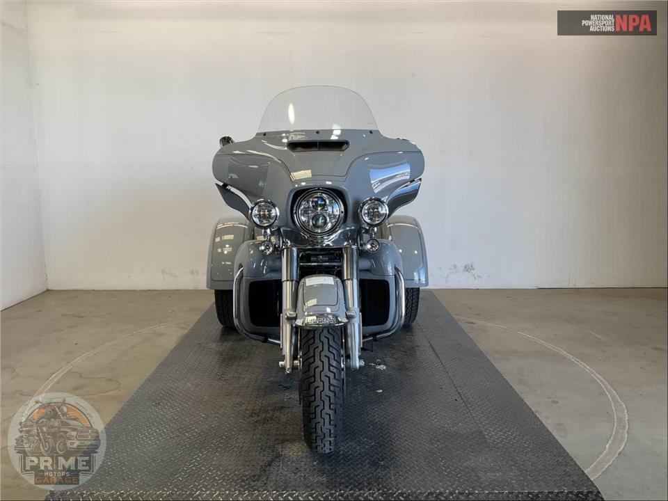 2024 Harley-Davidson FLHTCUTG TRI GLIDE ULTRA CLASSIC — фото 2
