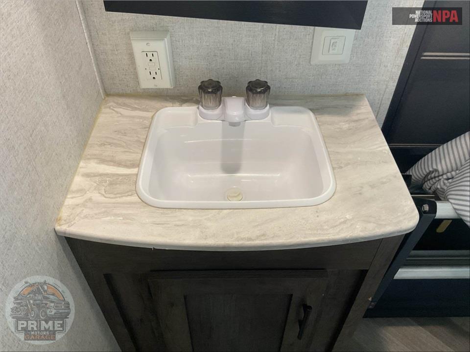 2020 Wildwood By Forest River M-263BHXL X-LITE SERIES — фото 17