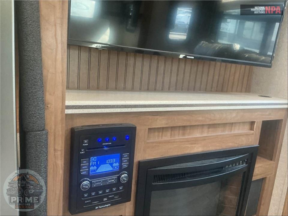 2017 Rockwood By Forest River M-8288WSA - SIGNATURE ULTRA LITE FIFTH WHEEL SERIES — фото 18