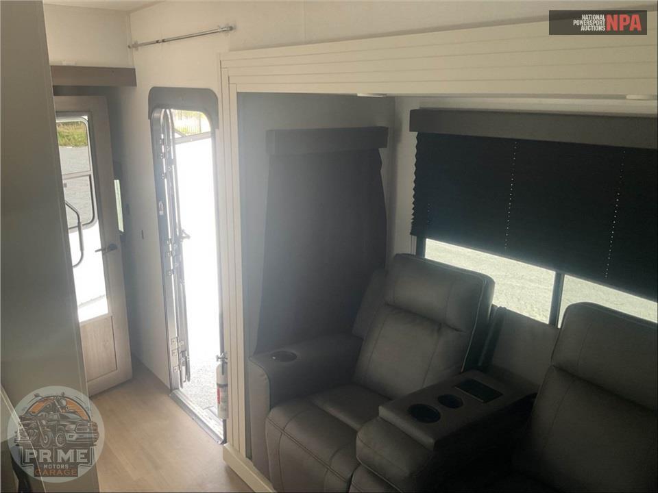 2025 Grand Design Recreational Vehicles M-29GS - MOMENTURM G-CLASS TOY HAULER SERIES — фото 8