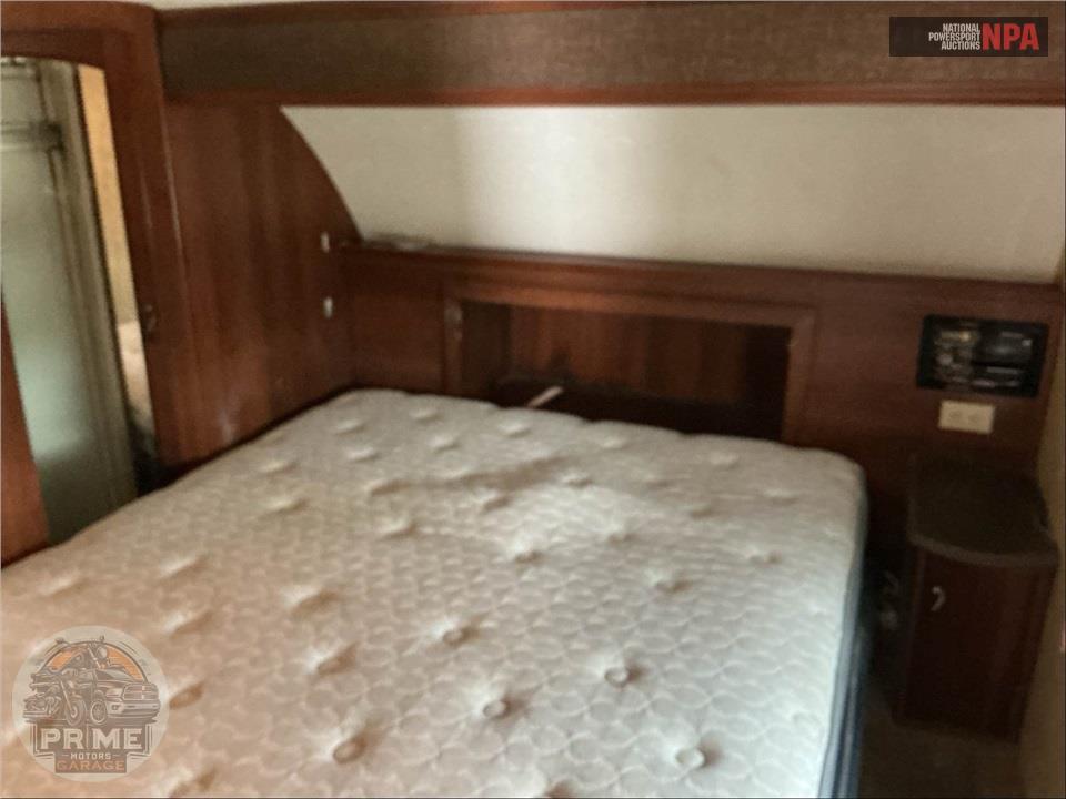 2012 Crusader M-290 RLT - FIFTH WHEEL SERIES — фото 13