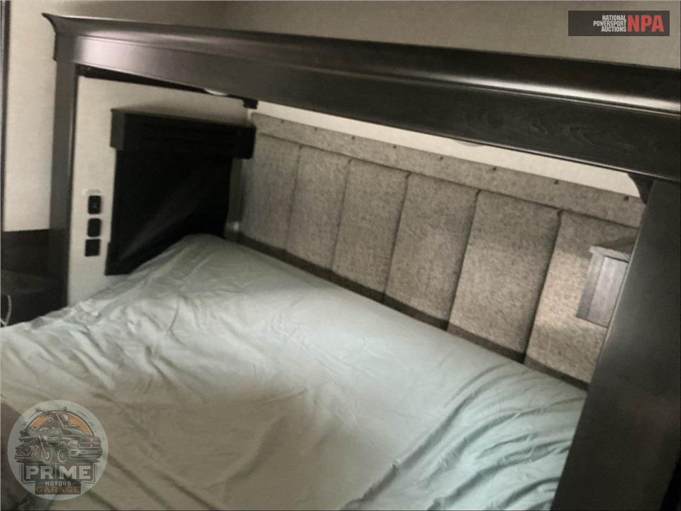 2021 Redwood Rv M-3981 FK - FIFTH WHEEL SERIES — фото 12