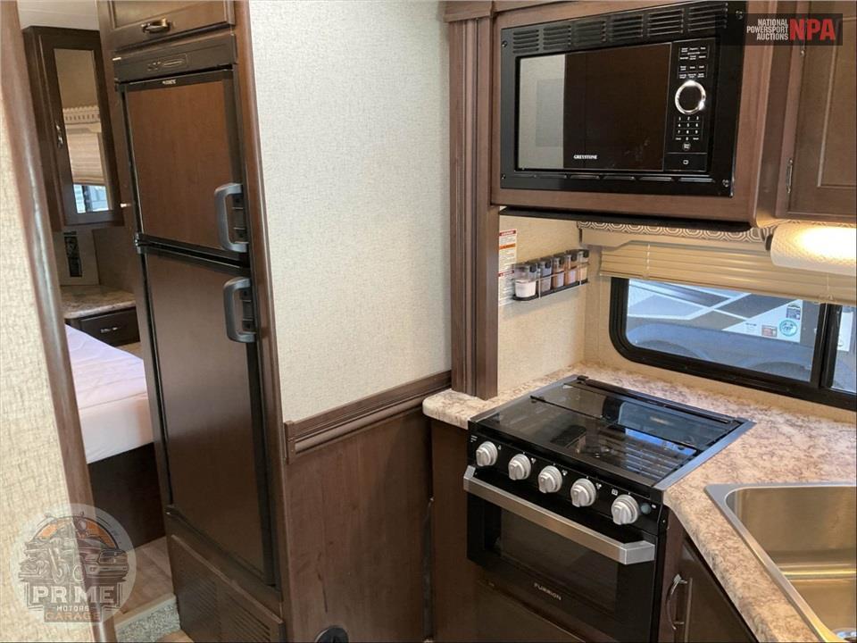 2019 Thor Motor Coach M-28Z E450-V10 - FOUR WINDS SERIES — фото 23