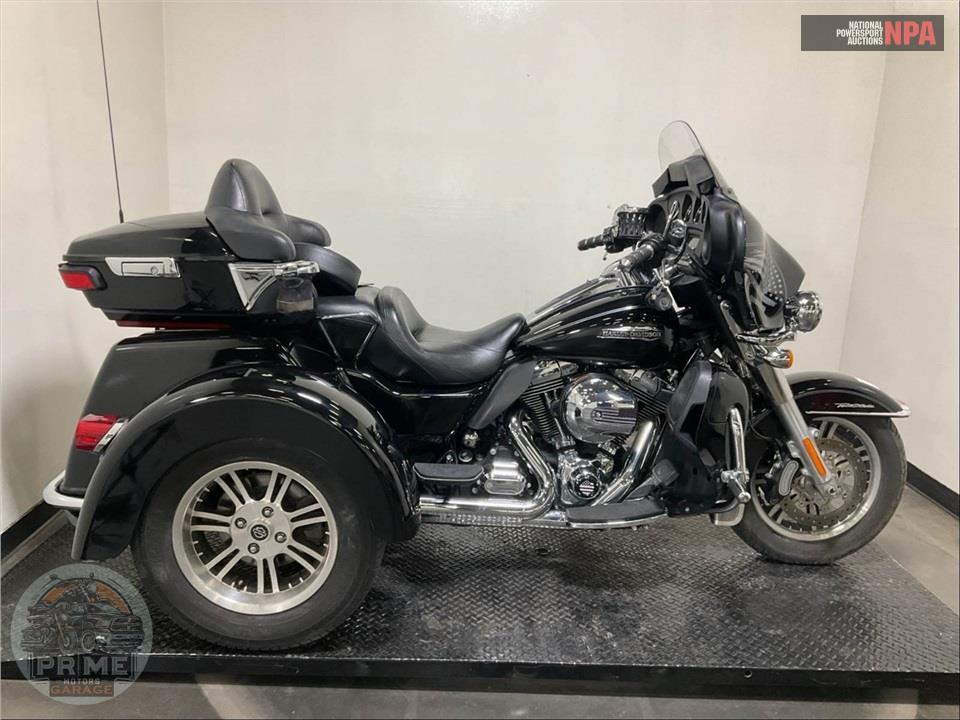 2015 Harley-Davidson FLHTCUTG TRIGLIDE ULTRA CLASSIC — фото 1