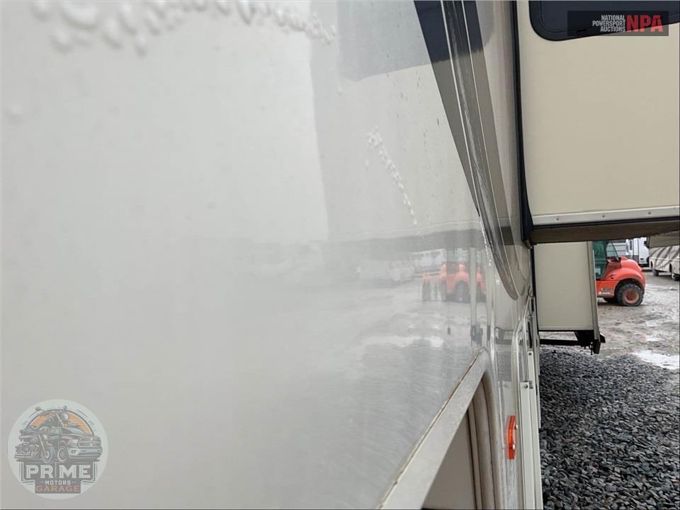 2019 Palomino By Forest River M-383FBC - COMPASS FIFTH WHEEL SERIES — фото 32