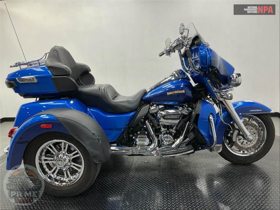 2017 Harley-Davidson FLHTCUTG TRIGLIDE ULTRA CLASSIC — фото 1