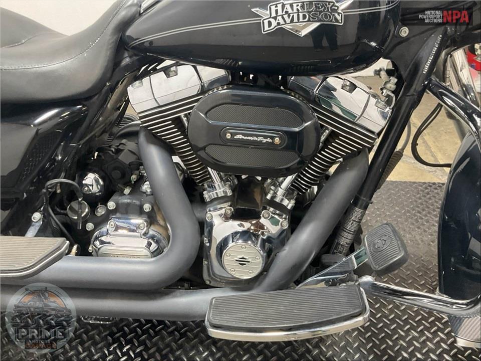 2012 Harley-Davidson FLHRC ROAD KING CLSC — фото 6