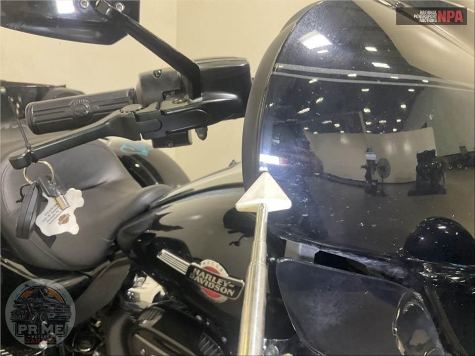 2022 Harley-Davidson FLHTCUTG TRI GLIDE ULTRA CLASSIC — фото 40