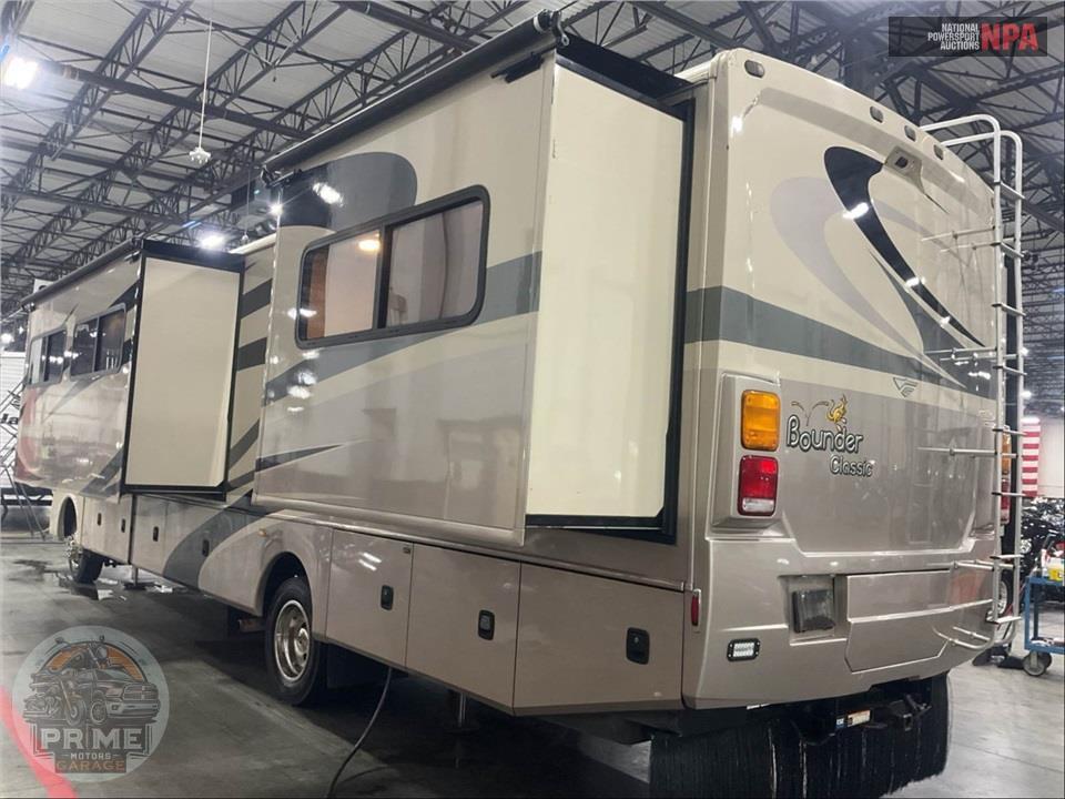 2011 Bounder M-34B FORD 6.8 LITER CLASSIC SERIES — фото 4