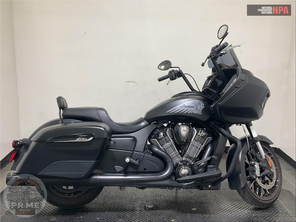 2021 Indian Motorcycle CHALLENGER DARK HORSE (BLACK/BRONZE SMOKE) — фото 1