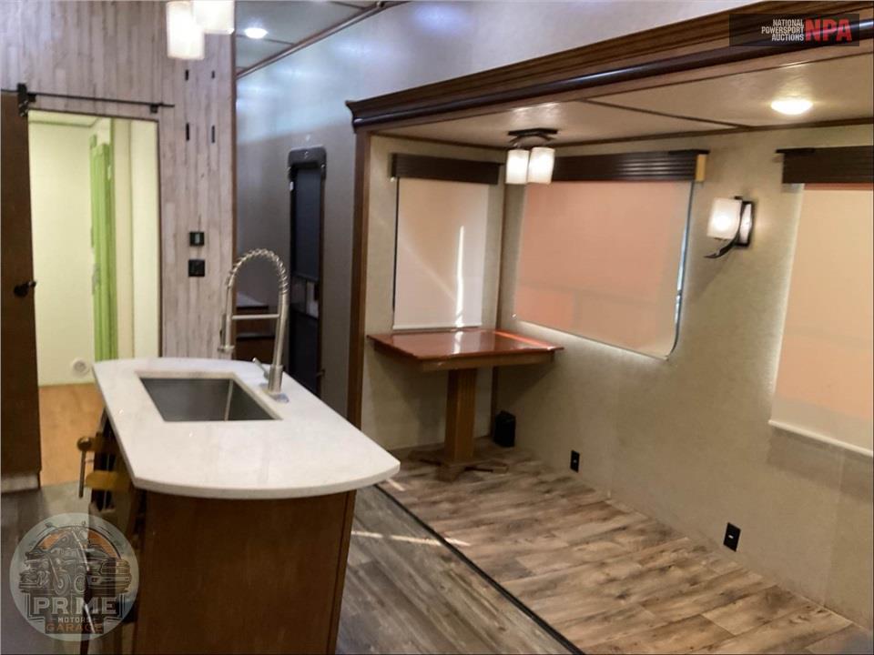 2017 Sabre By Forest River M-36BHQ - FIFTH WHEEL SERIES — фото 8