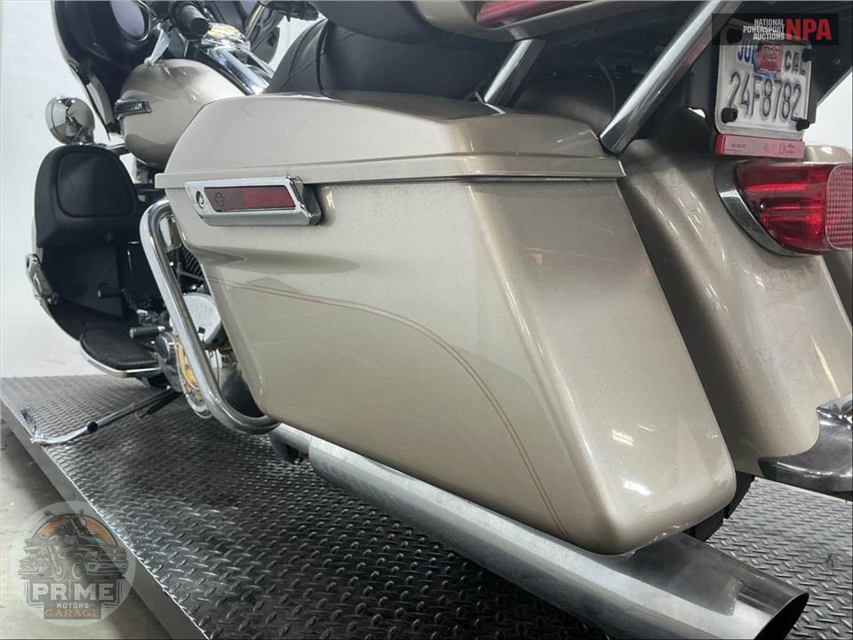 2018 Harley-Davidson FLHTCU ELECTRA GLIDE ULTRA CLASSIC — фото 23