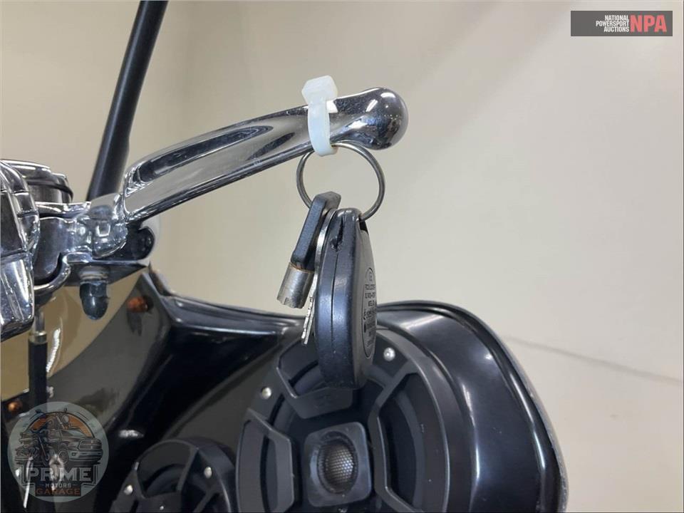 2012 Harley-Davidson FLHRC ROAD KING CLSC — фото 13