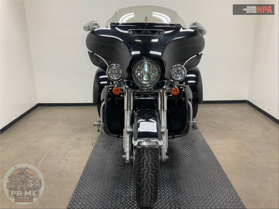 2021 Harley-Davidson FLHTCUTG TRI GLIDE ULTRA CLASSIC — фото 2