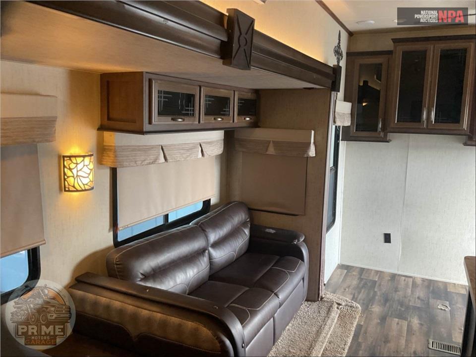 2018 Sierra By Forest River M-384QBOK - FIFTH WHEEL SERIES — фото 9