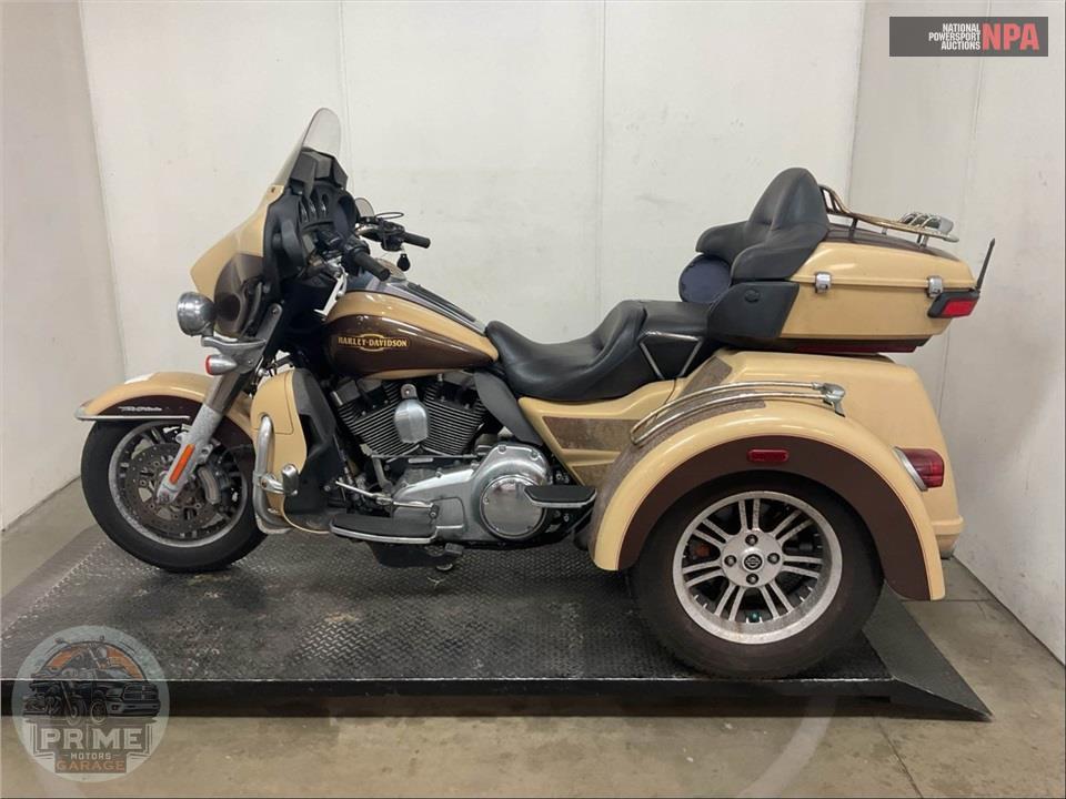 2014 Harley-Davidson FLHTCUTG TRIGLIDE ULTRA CLASSIC — фото 3