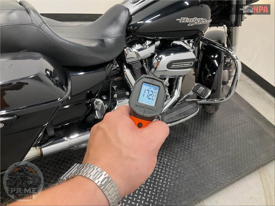 2017 Harley-Davidson FLHXS STREET GLIDE SPECIAL — фото 9
