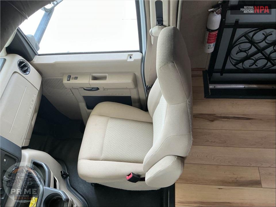 2016 Sunseeker By Forest River M-3050S FORD E450 6.8 LITER — фото 15