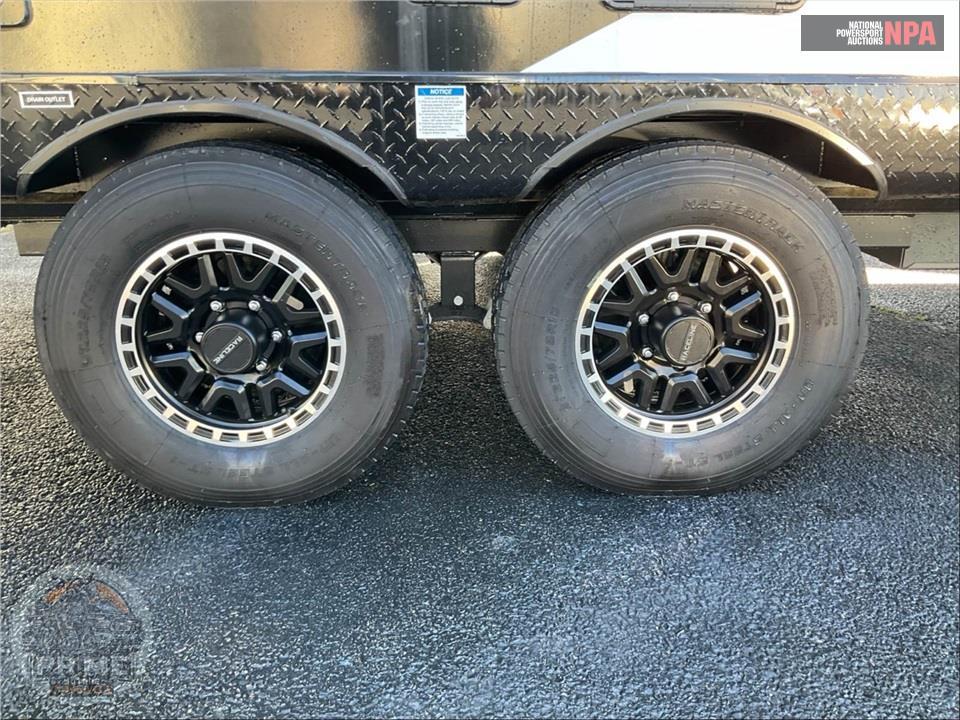 2025 Genesis Supreme M-2515FSXL - GENESIS SUPREME TOY HAULER SERIES — фото 28