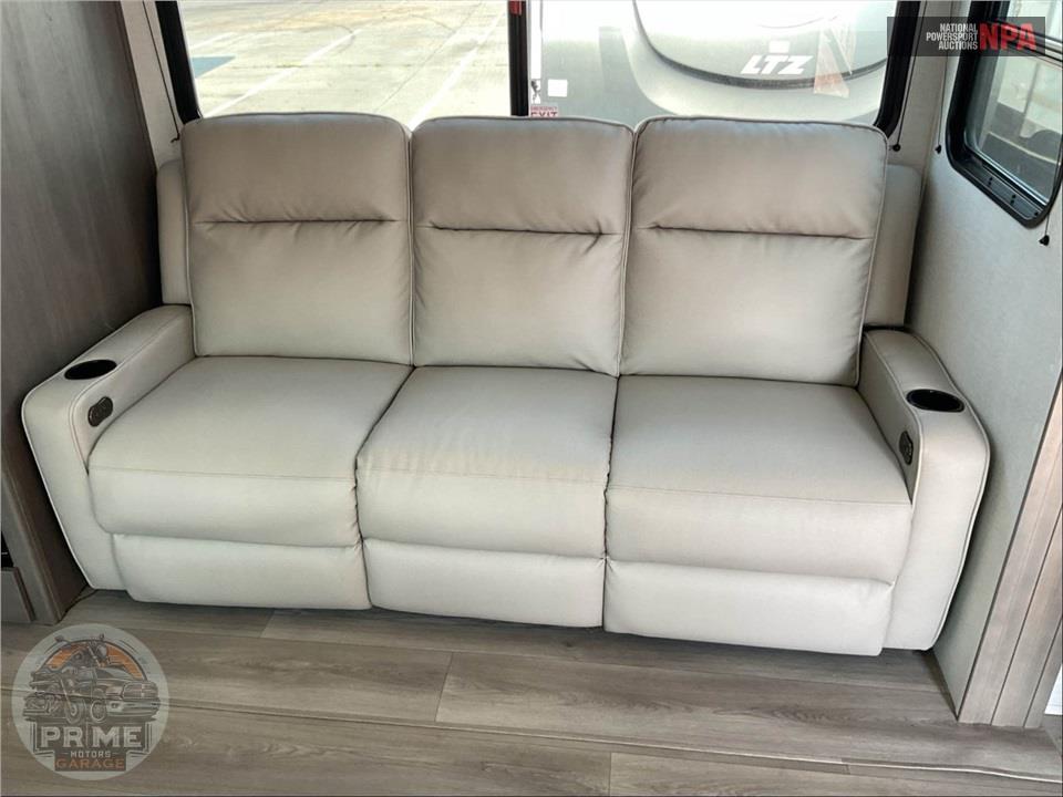2025 Grand Design Recreational Vehicles M-315RKT - TRANSCEND SERIES — фото 11