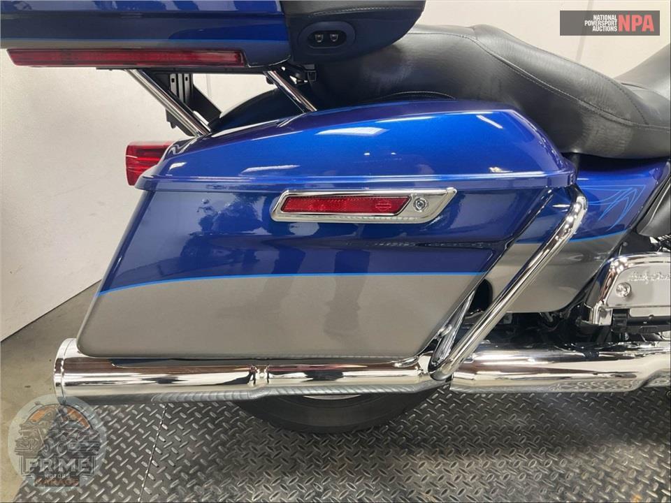 2017 Harley-Davidson FLHTK ULTRA LIMITED — фото 16