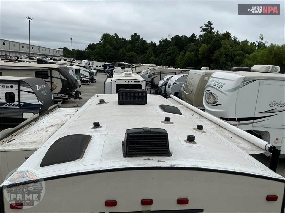 2015 Ultralite By Winnebago M-27RBDS — фото 41