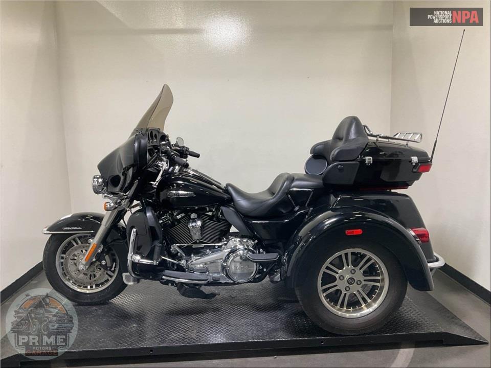 2019 Harley-Davidson FLHTCUTG TRI GLIDE ULTRA — фото 3