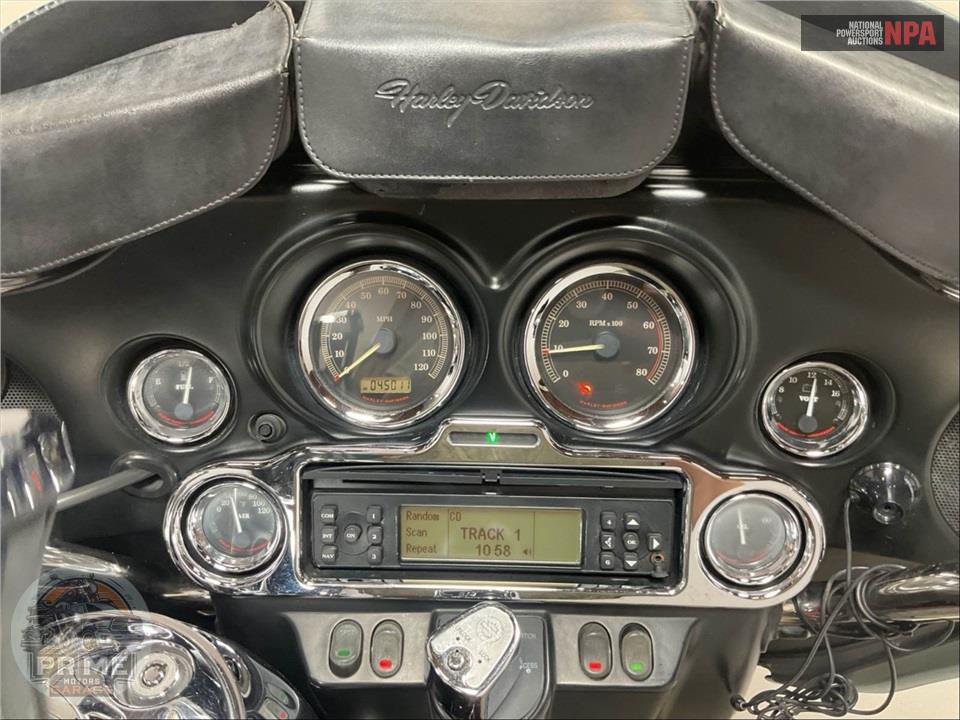2010 Harley-Davidson FLHTCU ULTRA CLASSIC ELECTRA GLIDE — фото 5