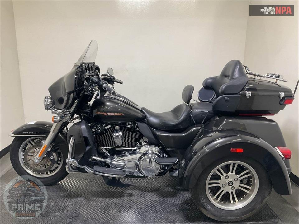 2019 Harley-Davidson FLHTCUTG TRI GLIDE ULTRA — фото 3