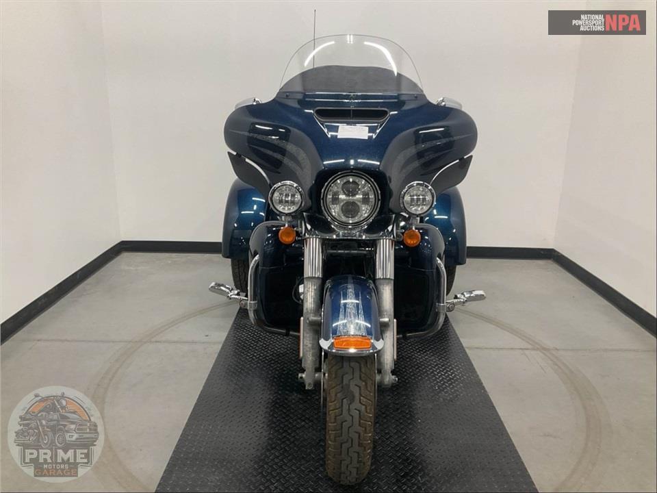 2016 Harley-Davidson FLHTCUTG TRIGLIDE ULTRA CLASSIC — фото 2