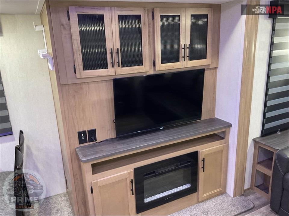 2023 Cherokee By Forest River M-3660SUITE - ARCTIC WOLF FIFTH WHEEL SERIES — фото 19