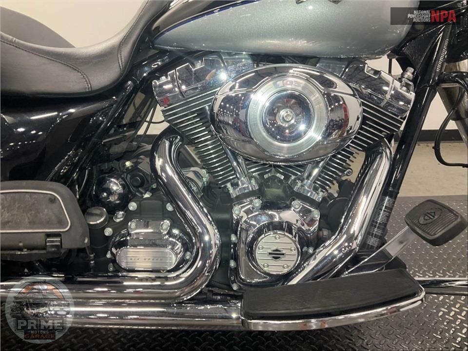 2012 Harley-Davidson FLHRC ROAD KING CLSC — фото 6