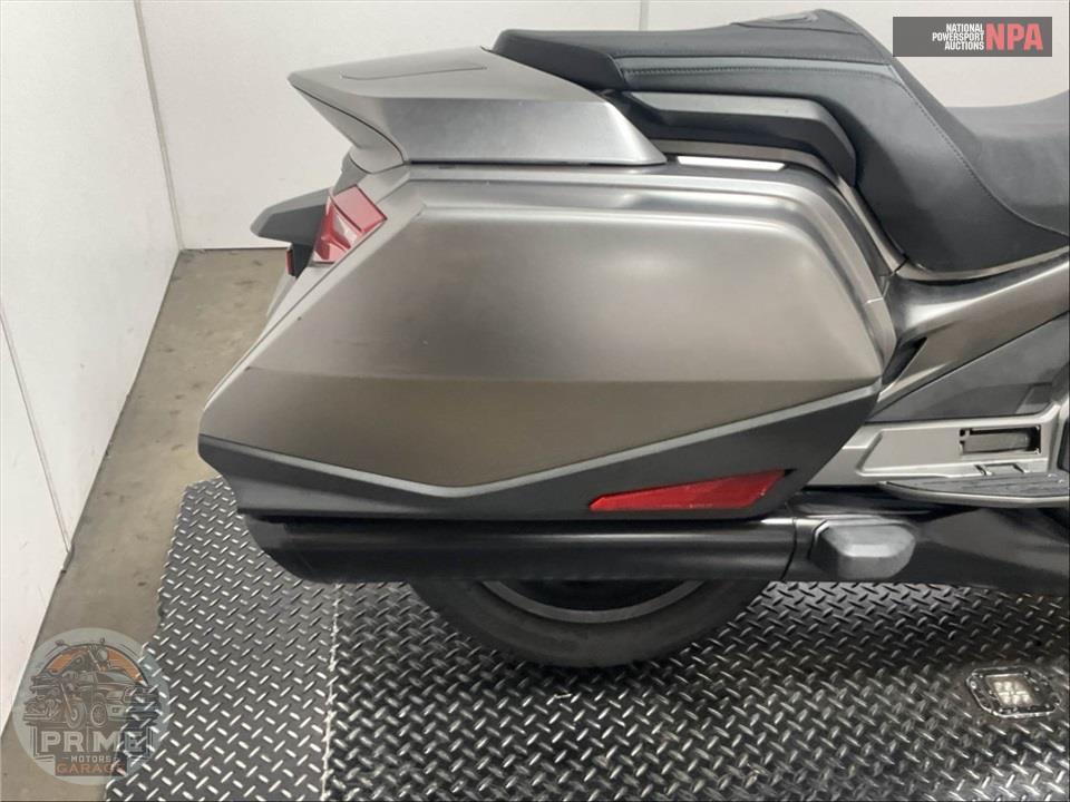 2018 Honda GL1800B GOLDWING (SILVER) — фото 23