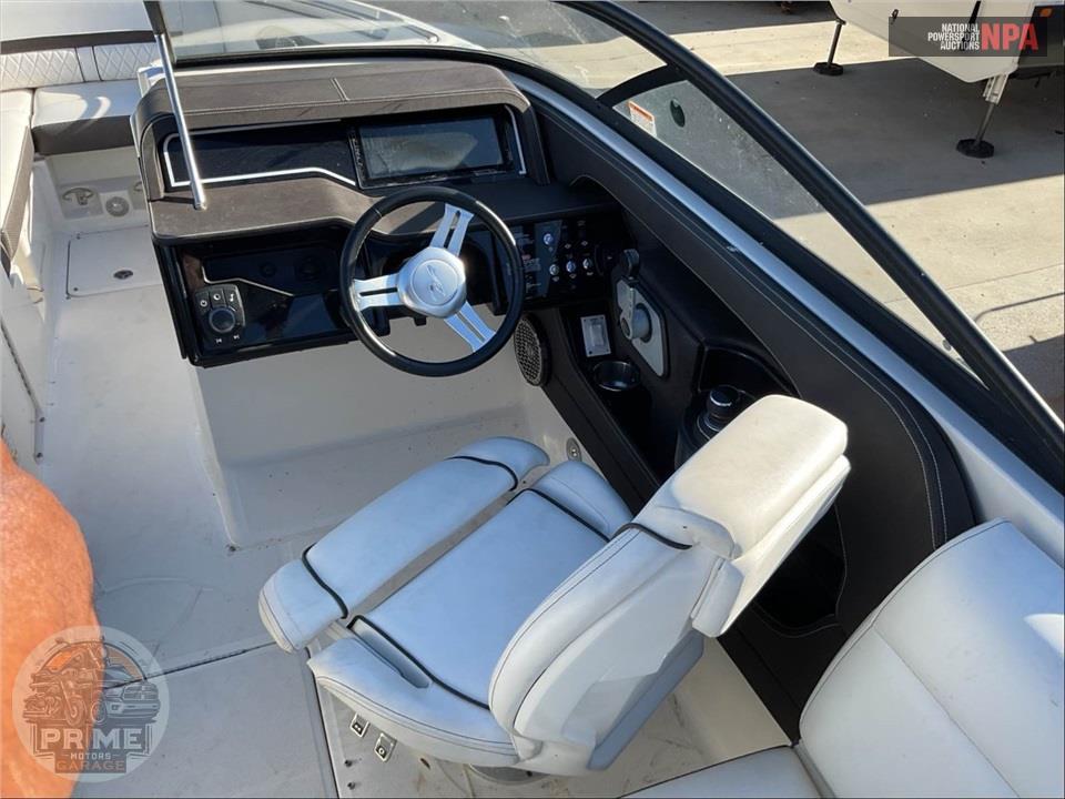 2017 Sea Ray Boats SLX-W 230 SLX SERIES L=23/E=1 370HP MERC IB — фото 45
