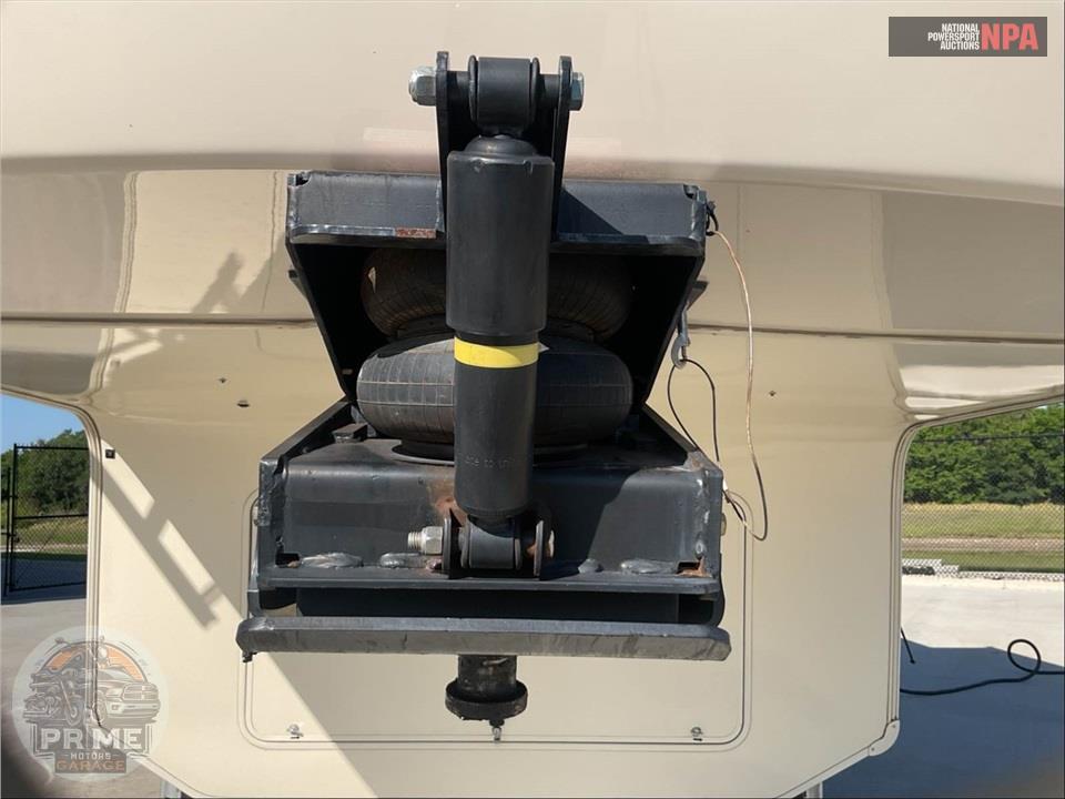 2020 Cedar Creek M-31IK - SILVERBACK FIFTH WHEEL SERIES — фото 37