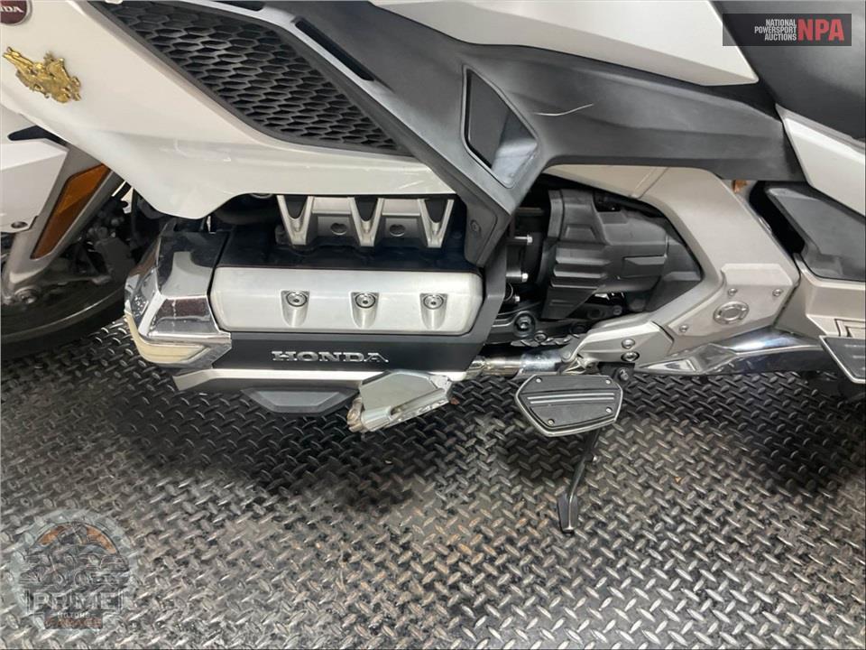 2018 Honda GL1800D GOLDWING TOUR DCT (WHITE) — фото 7