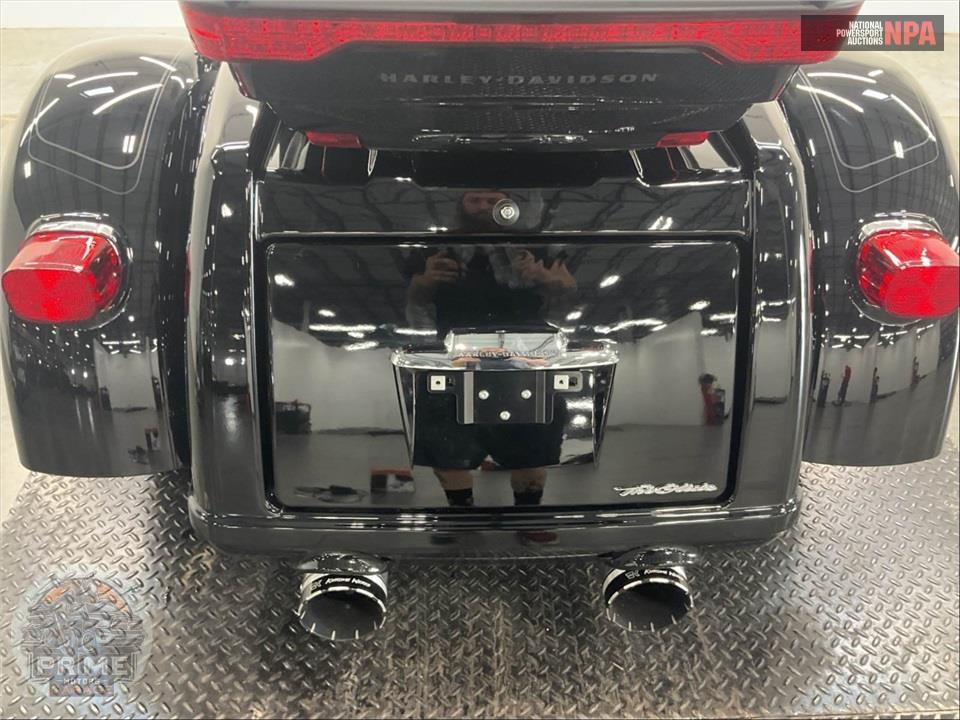 2022 Harley-Davidson FLHTCUTG TRI GLIDE ULTRA CLASSIC — фото 19