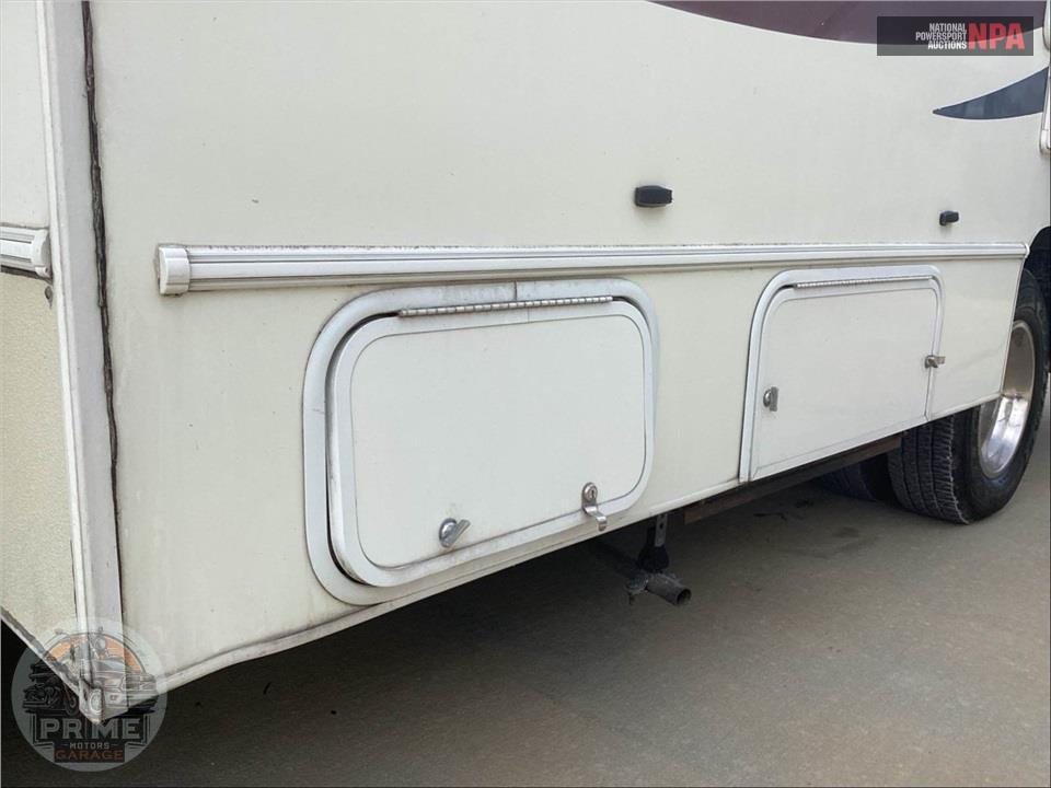 2010 Coachmen By Forest River M-21 QB CHEVROLET 6.0 LITER V8 - FREELANDER SERIES — фото 54