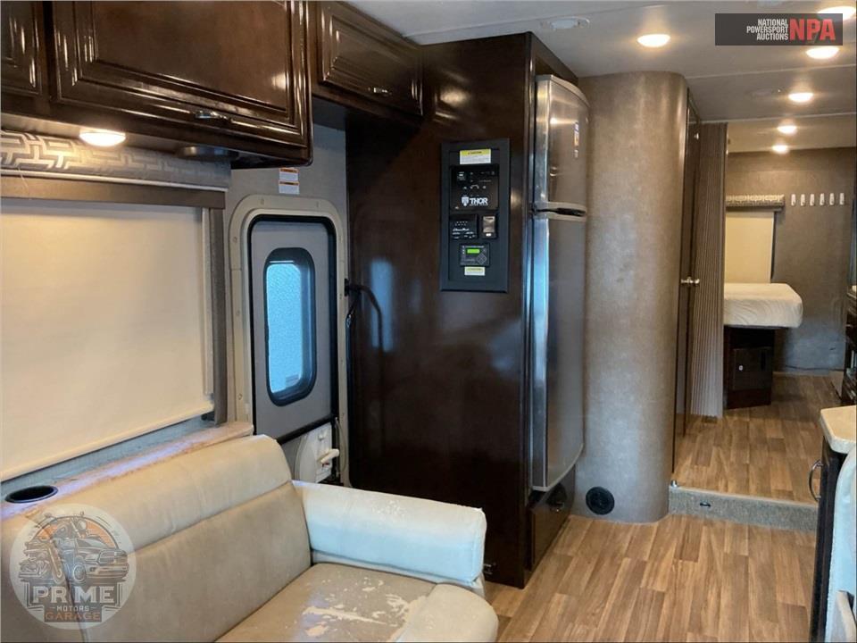 2018 Thor Motor Coach WS31 E450-V10 - QUANTUM SERIES — фото 7