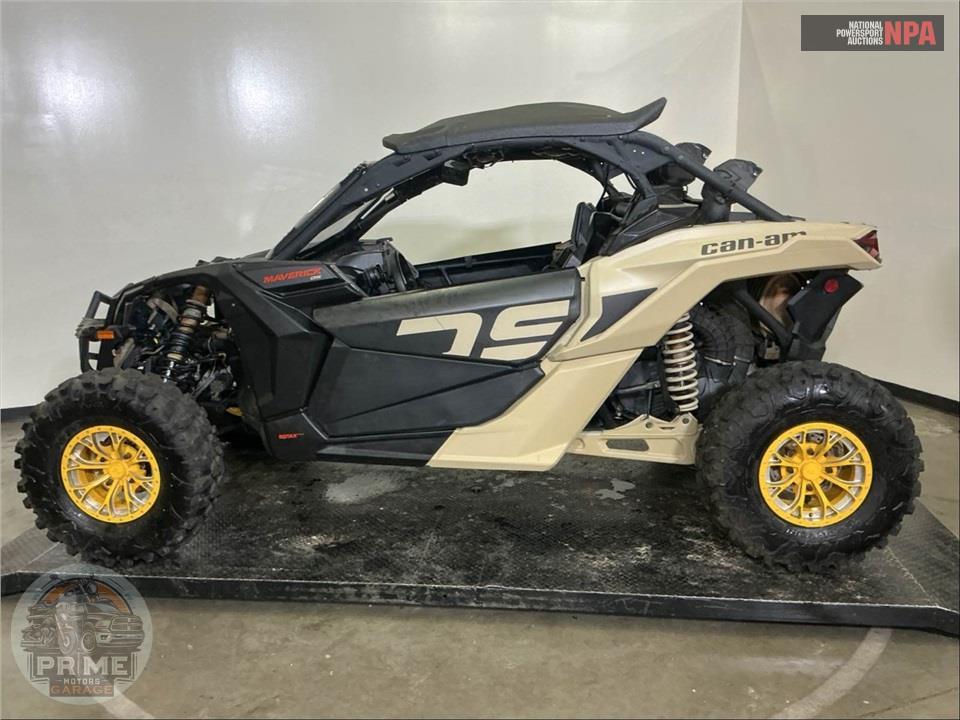 2023 Can-Am MAVERICK X3 DS TURBO (DESERT TAN & CARBON BLACK) — фото 2