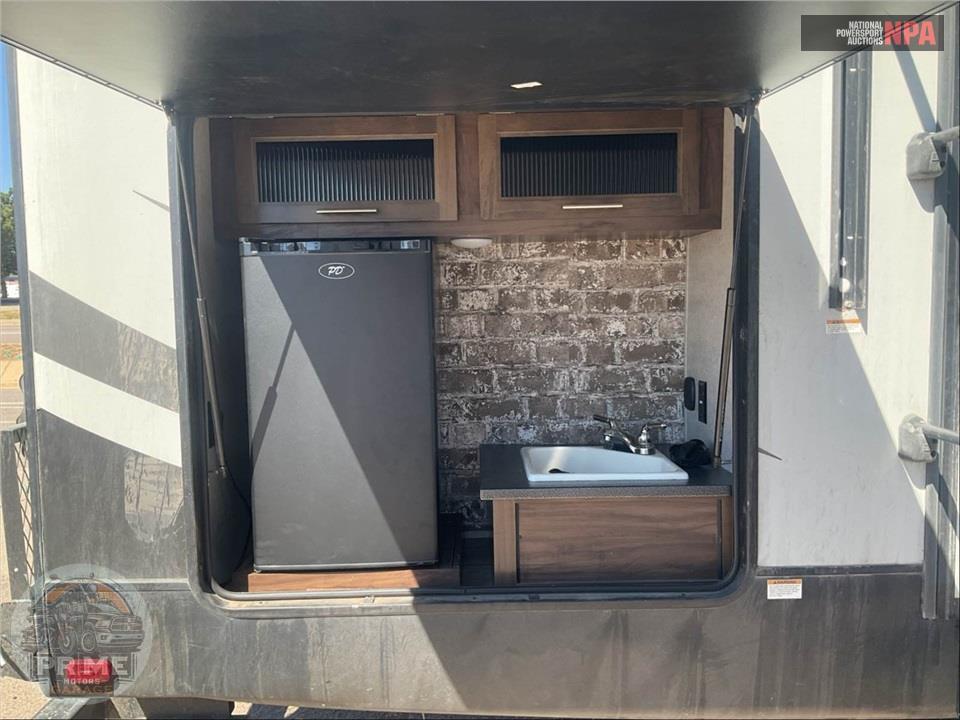 2018 Cherokee By Forest River M-315TBH8 ARCTIC WOLF FIFTH WHEEL SERIES — фото 62