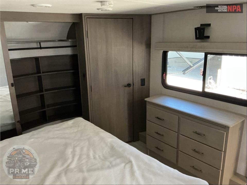 2024 Grand Design Recreational Vehicles M-3503GK - INFLUENCE FIFTH WHEEL SERIES — фото 11