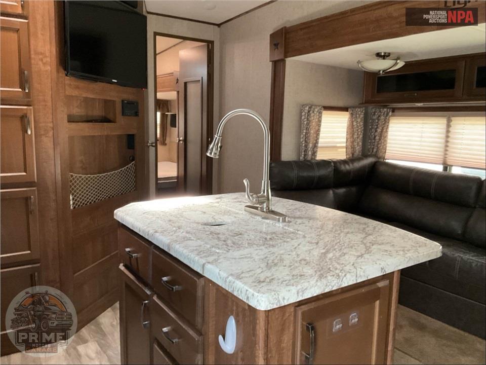 2017 Highland Ridge Rv M-295FBH - LIGHT FIFTH WHEEL SERIES — фото 6