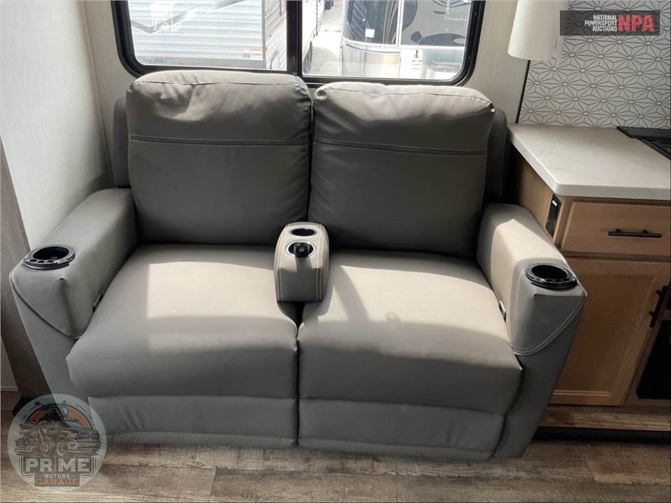 2024 Cherokee By Forest River M-3660SUITE - ARCTIC WOLF FIFTH WHEEL SERIES — фото 10