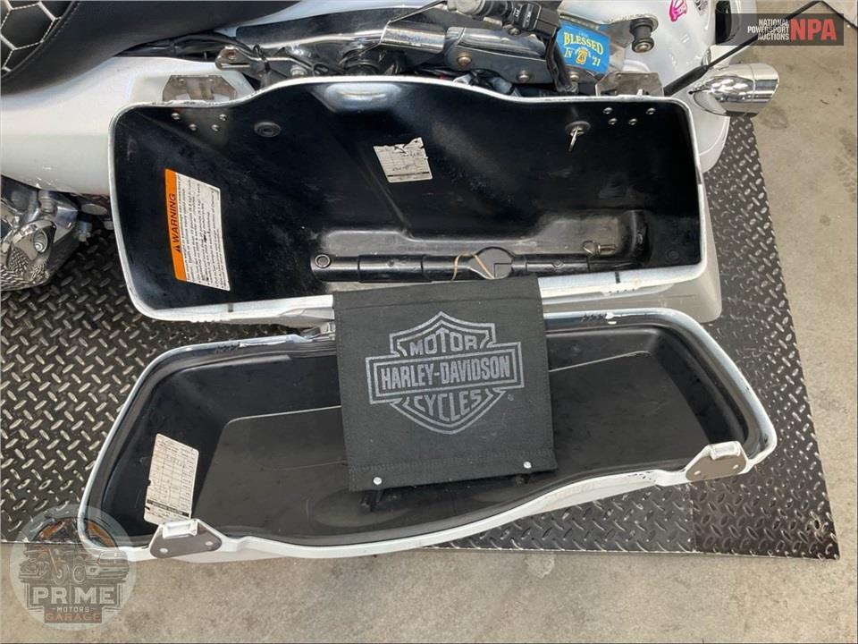 2010 Harley-Davidson FLHX STREET GLIDE — фото 26
